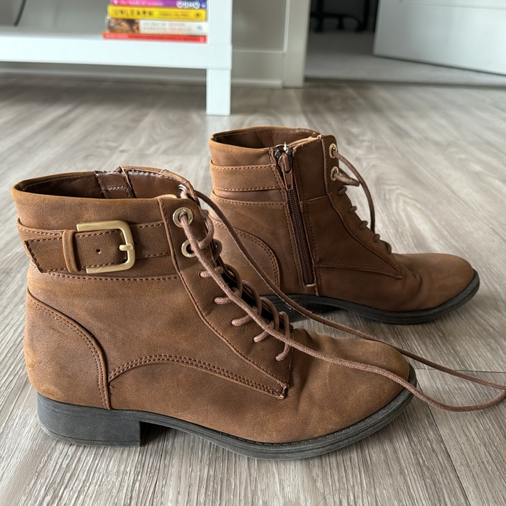 Aldo women’s lace up booties in brown / tan color